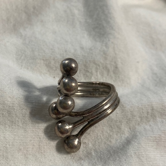 Silver ring - Picture 2 of 7